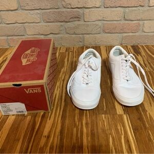EUC Vans Old Skool leather sneakers size 11